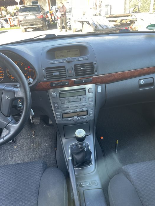 Тойота авенсис