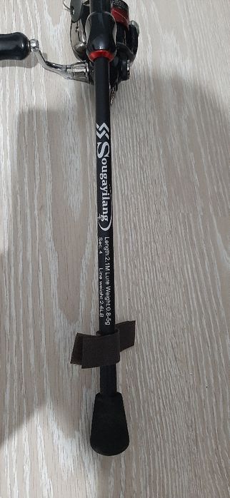 Bat spinning din 4 bucati impreuna cu mulineta