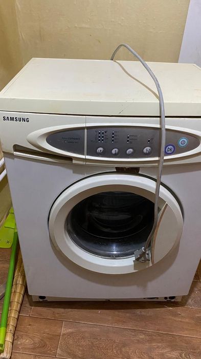 Отдам даром стиральную машину автомат Самсунг.