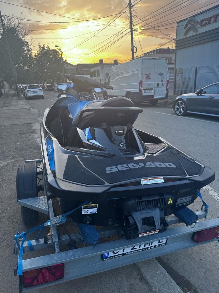 Jet-ski Sea-Doo GTR 230 + peridoc