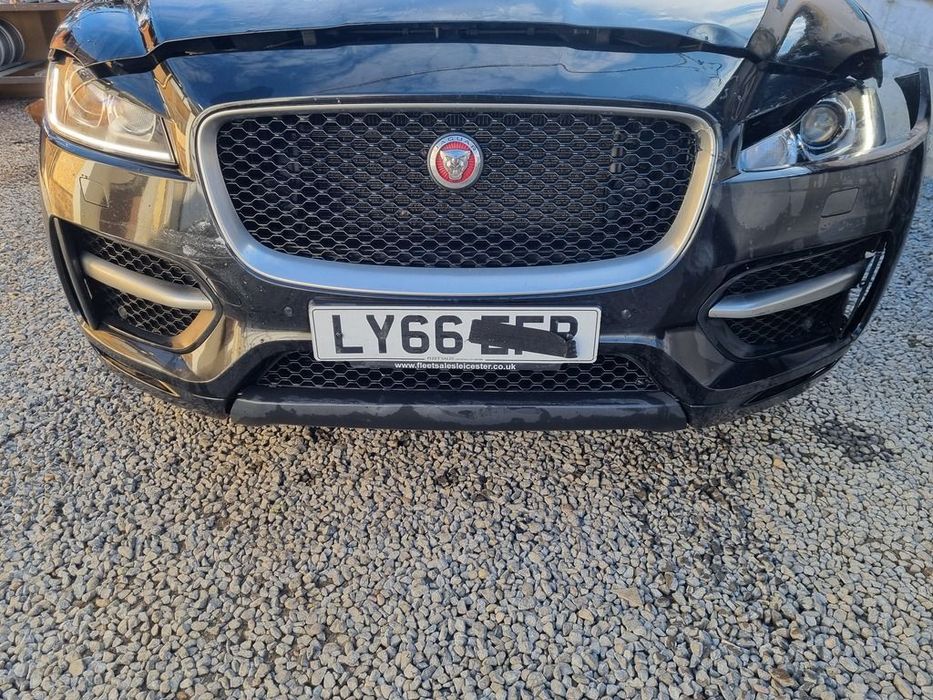 Bara fata Jaguar F - Pace 2015 - 2020 Ultimate Black PAB (1374) model cu spalatoare far