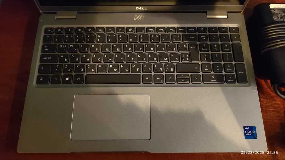 Лаптоп Dell Latitude 5521 много запазен