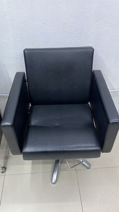 Продается кресло парихмахера