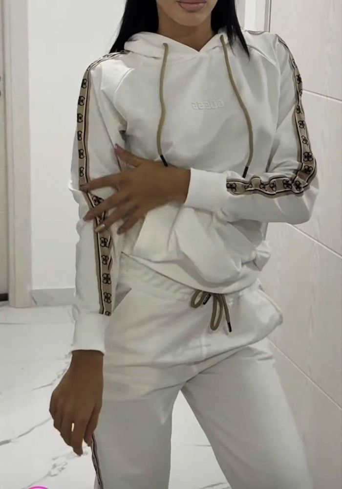 Памучни екипи Guess
