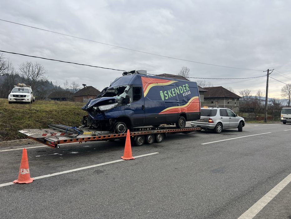 Tractari auto ARAD platforma trailer A1 accident Asistenta rutiera
