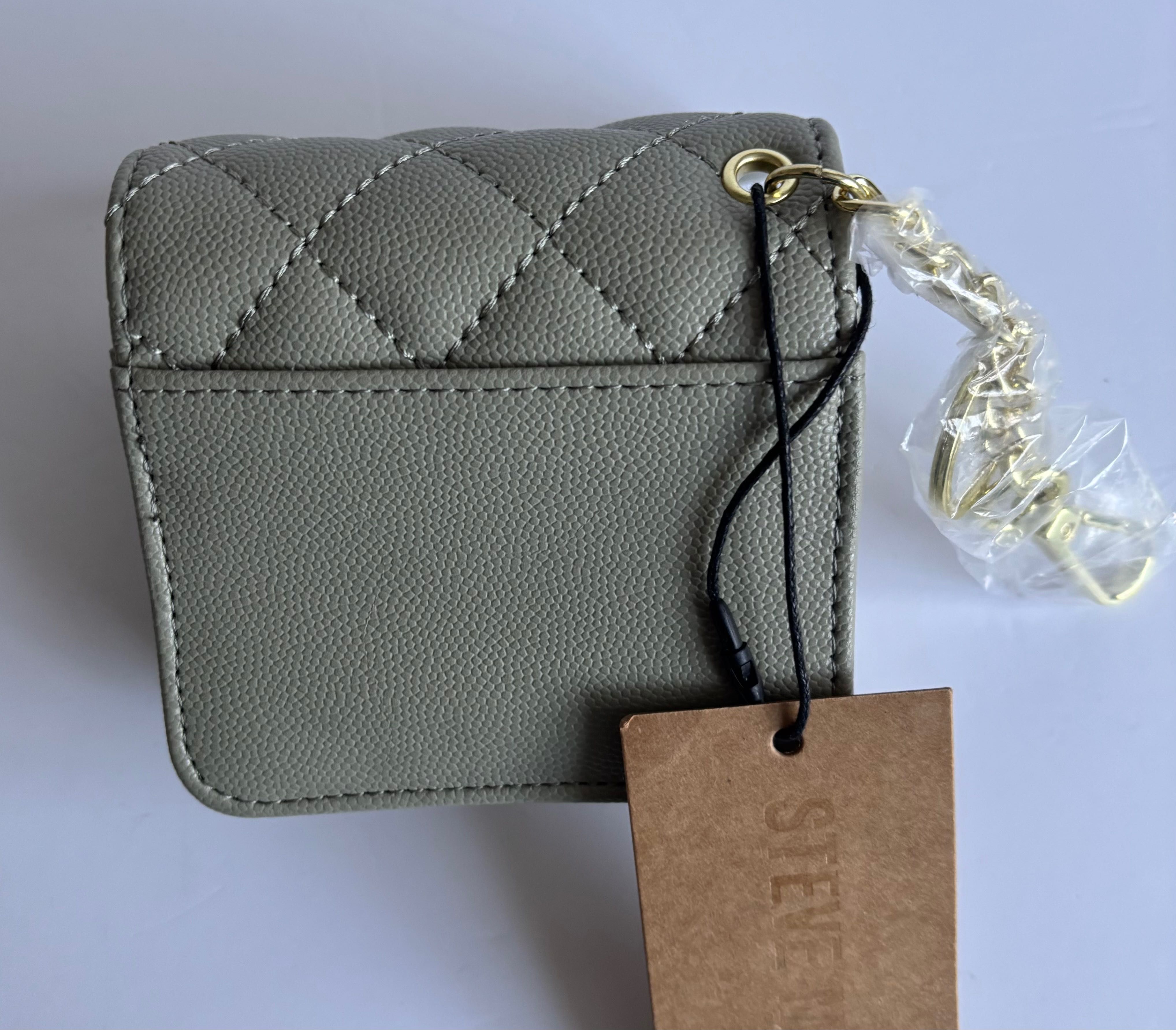 Дамски портмонета Steve Madden с ключодържател
