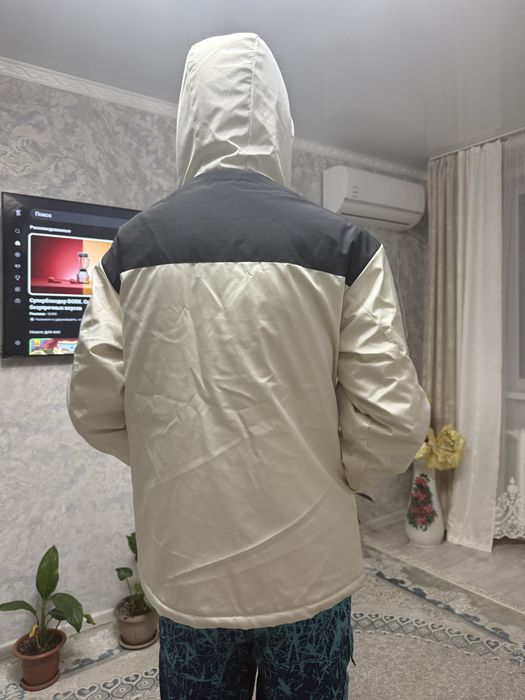 Продам,осенью куртку