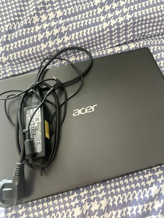 ноутбук Acer в рабочем состояни