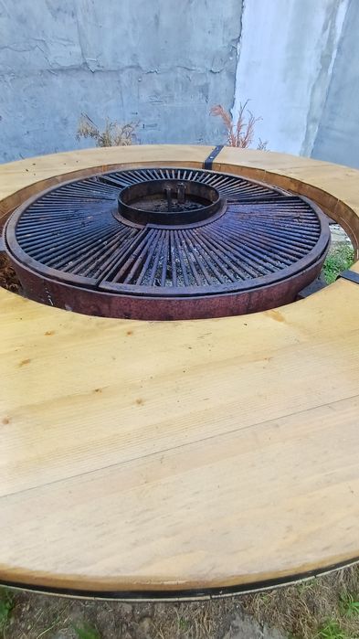 Grătar fier forjar lucrat manual, cu masă și husă