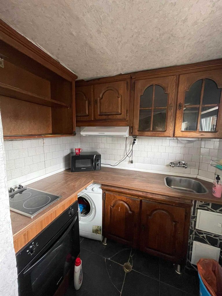 Дава се под наем Тристаен апартамент в София, Зона Б-19 - 75 кв.м за 450 € - Снимка #2