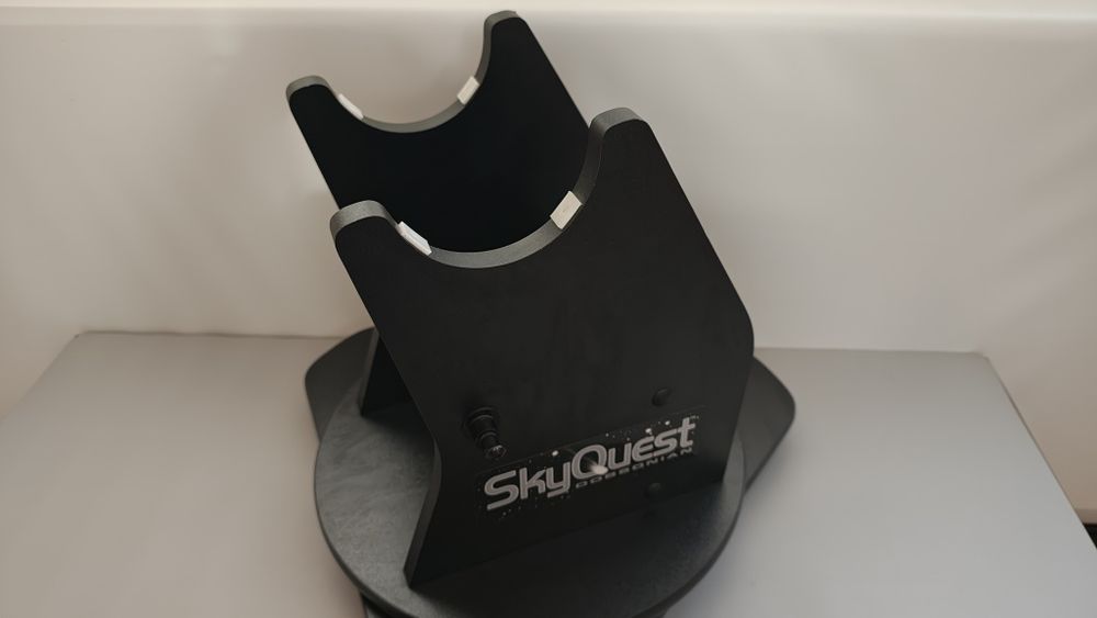 Telescop astronomic dobsonian Orion SkyQuest XT4.5
Dobsonian Reflector