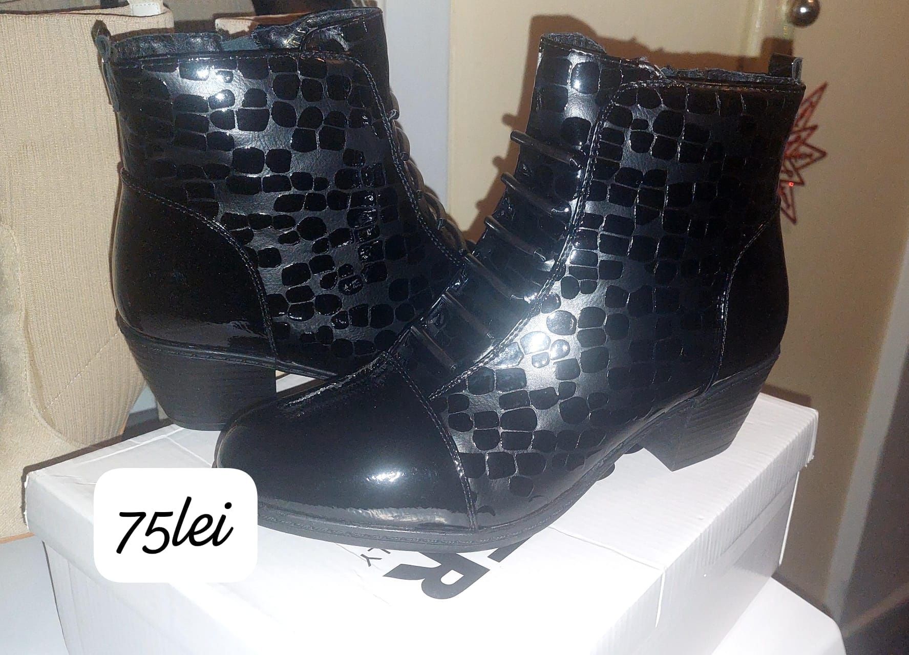 De vanzare botine