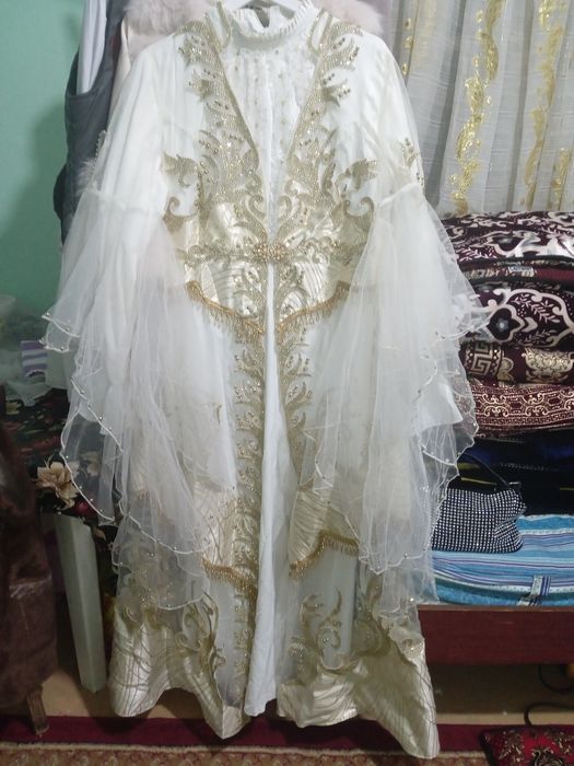 Ansanbl töy uchun libos