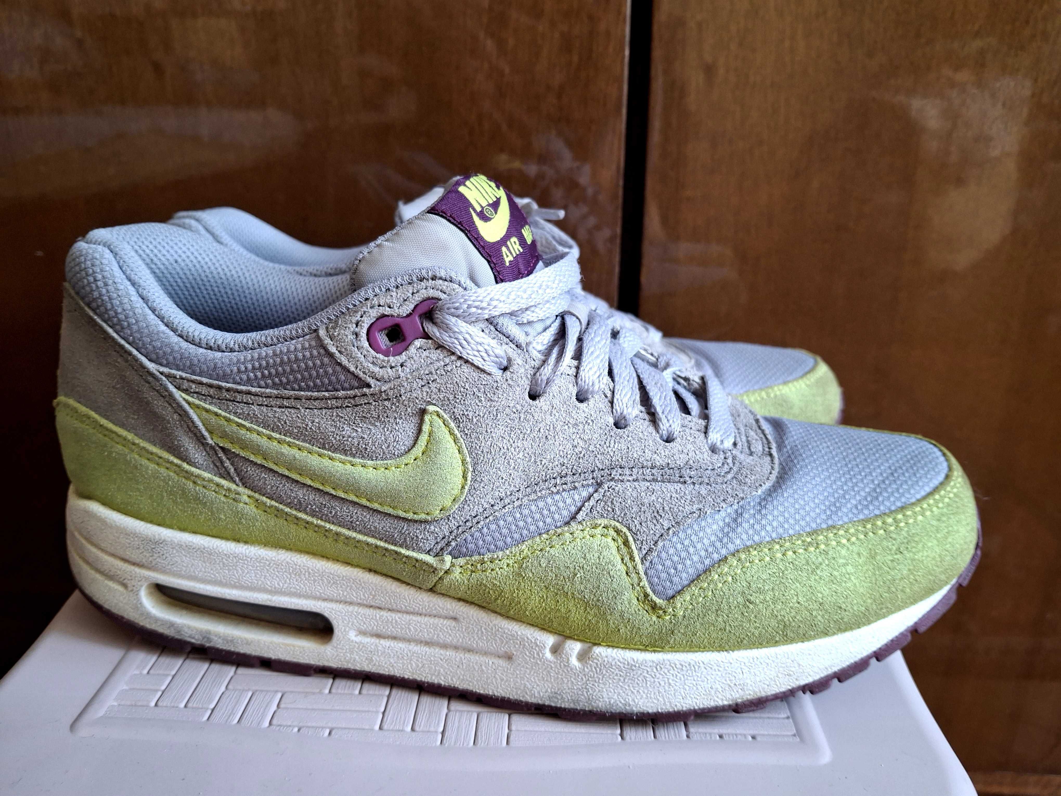 Дамски маратонки NIKE