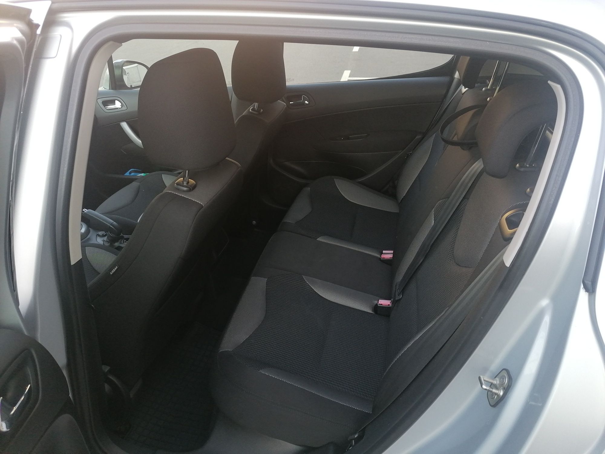 PEUGEOT  308 1.6 HDI