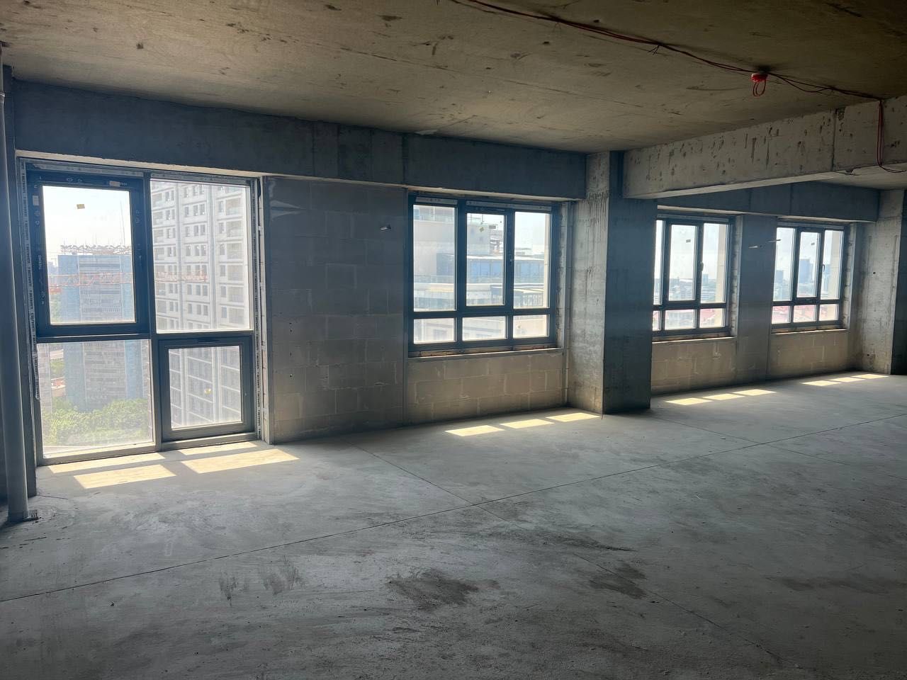 Akay City Продается 4 комнатная коробка ул.К.Ниязова Мирзо-Улугбек