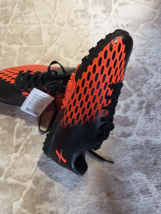 Чисто нови обувки за футбол 38 размер