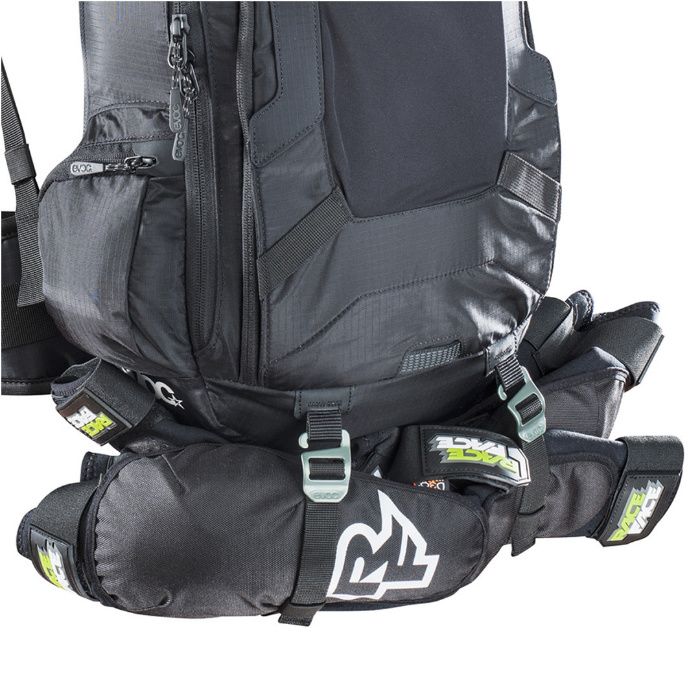 NOU! Rucsac ciclism enduro cu protectie spate EVOC FR Trail