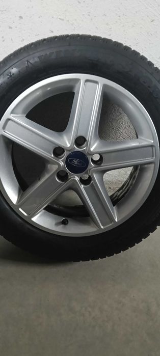 Зимни автомобилни гуми с джанти 205/55/16 за FORD