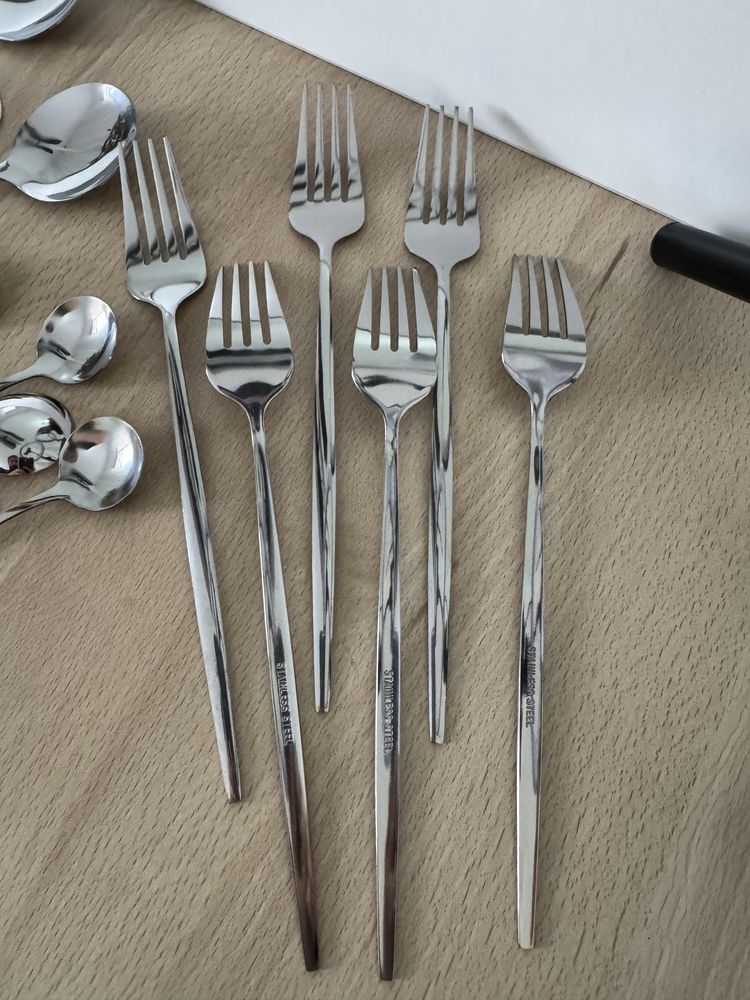 Set tacâmuri din inox
