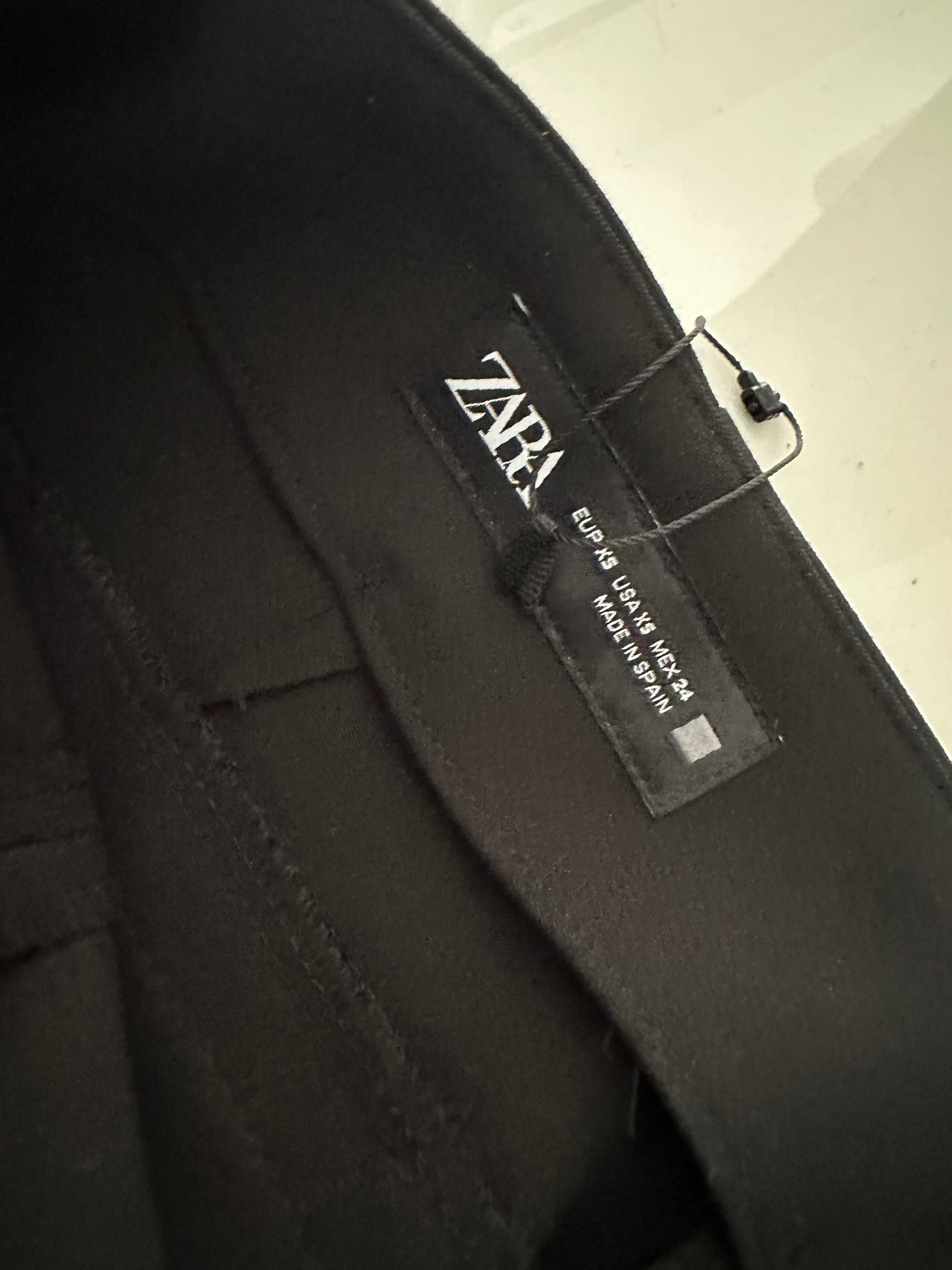 Дамски черен панталон ZARA с цепки на крачола