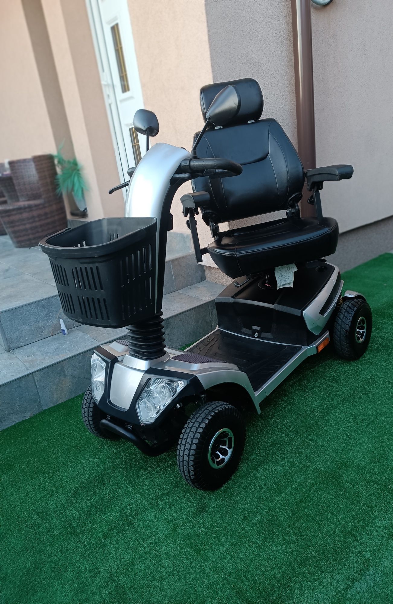 Cărut handicap scuter Dizabilitati cărucior dezabilitati  electric