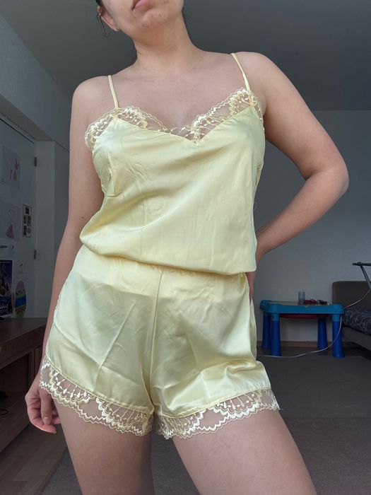 Сатенена жълта пижама Hunkemöller