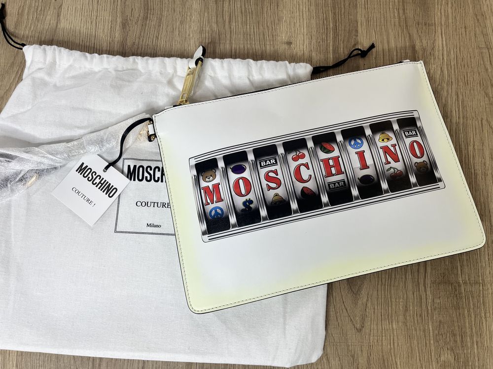 Moschino clutch чанта