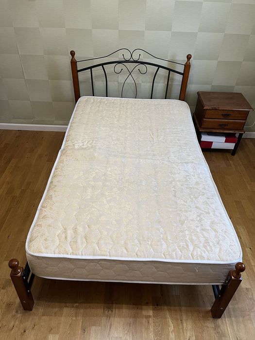 Продам сломанную кровать с матрасом