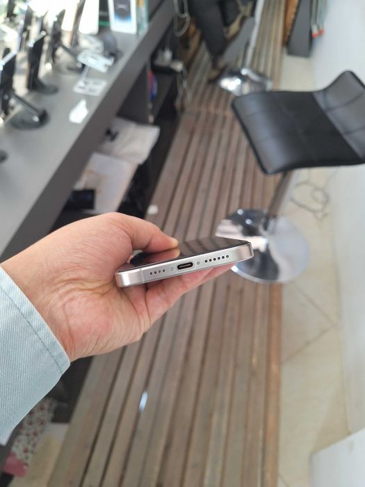 SKIDKA 10% tan raxidan Iphone 15 Pro Max 256 gb Natural Titanium