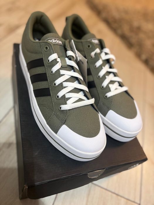 Adidas Brivada , marime 45 1/3