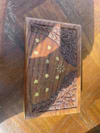 Cutie de bijuterii din lemn
