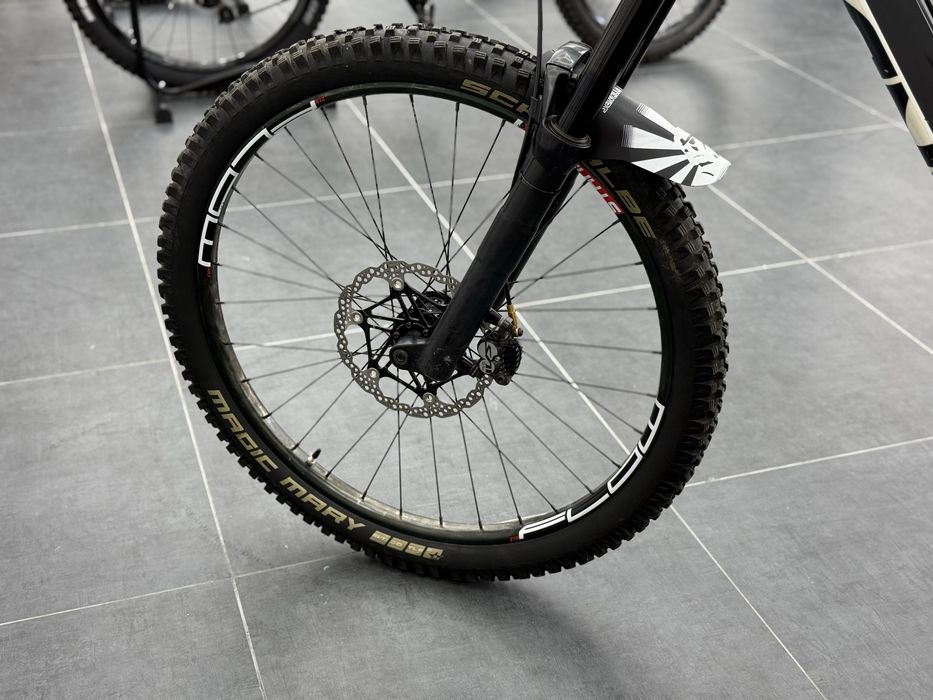 YT Tues CF Carbon 2018 ML 1x10 Shimano Zee