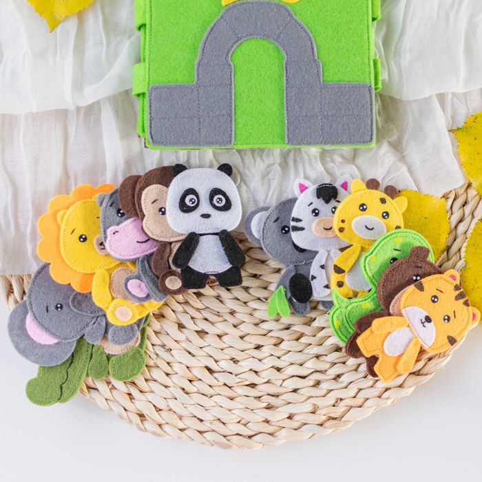 Set de Joacă Educativ din Fetru – „Aventura la Zoo” / Carte senzorială