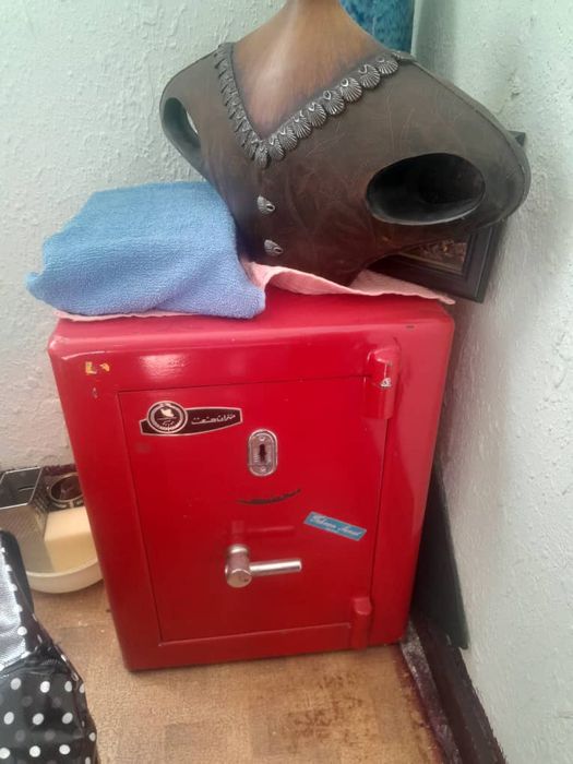 Продаётся сейф б.у.