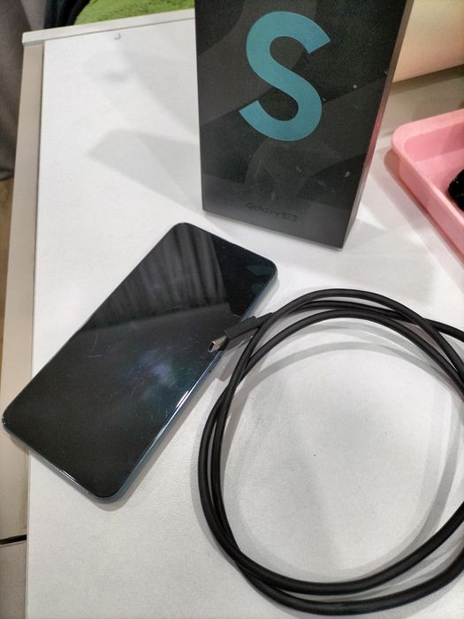 Продам Samsung galaxy S22 128/8