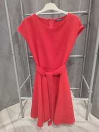 Червена рокля с коланче