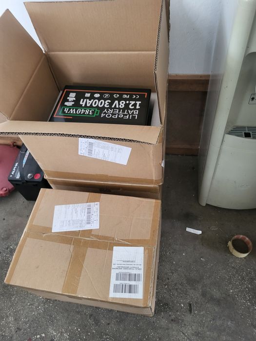 Vand acumulatori lifepo4 300A. NOI.  TRANSPORT GRATUIT.
