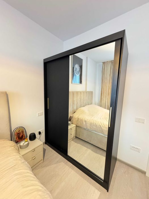 Dulap MDF Hartford 402 negru și auriu în stare foarte bună