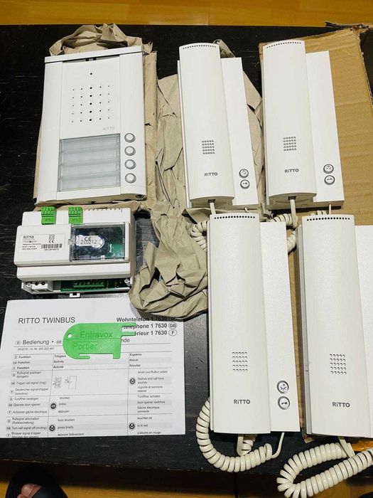 Kit interfon 4 tel Ritto by Schneider Argintiu [Clasa energetică B]