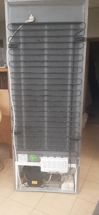 Dezmembrez combina frigorifica Hotpoint Aristone.