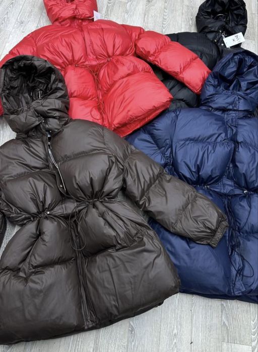 Продаю новую зимнюю куртку (пуховик)