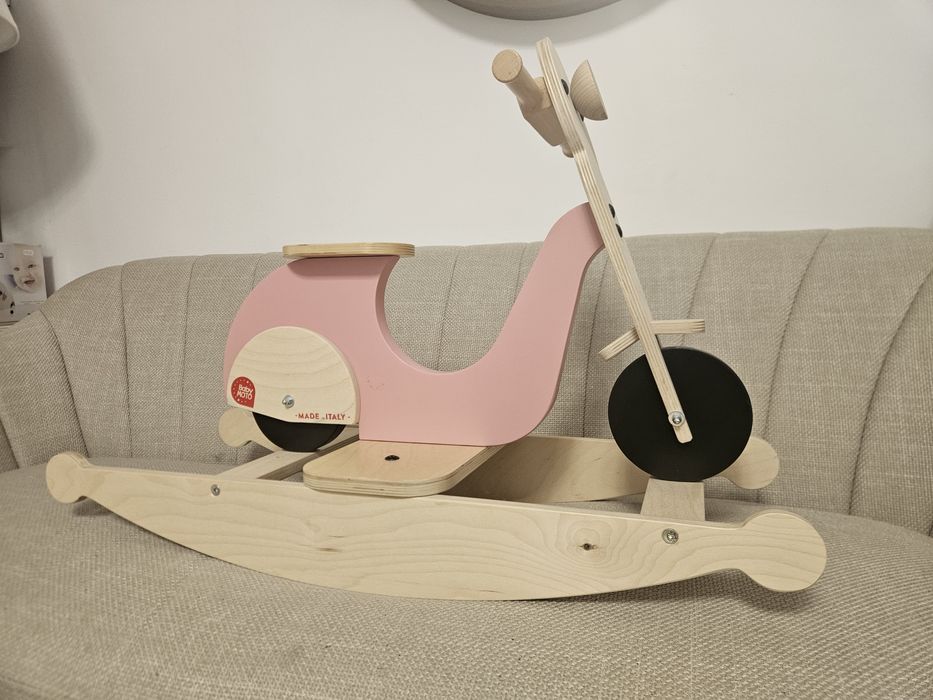 Balansoar lemn copii tip scuter vespa Baby Moto