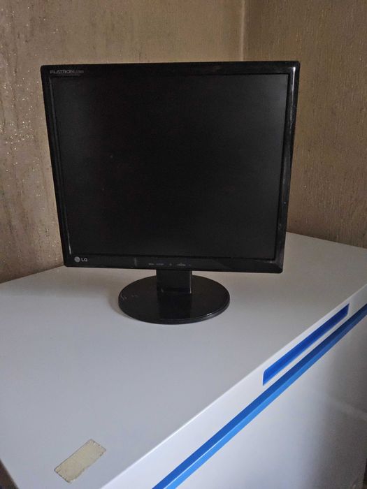Срочно продам монитор лджи lg