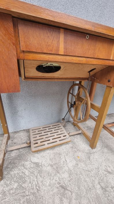 Vând mașină de cusut retro