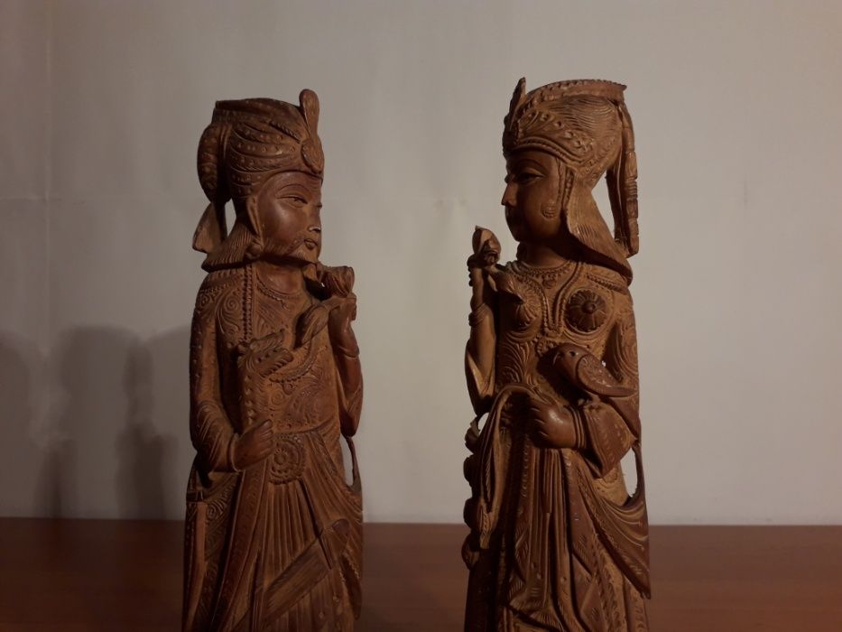 Sculpturi Asiatice Vechi in Lemn Pretios de Santal