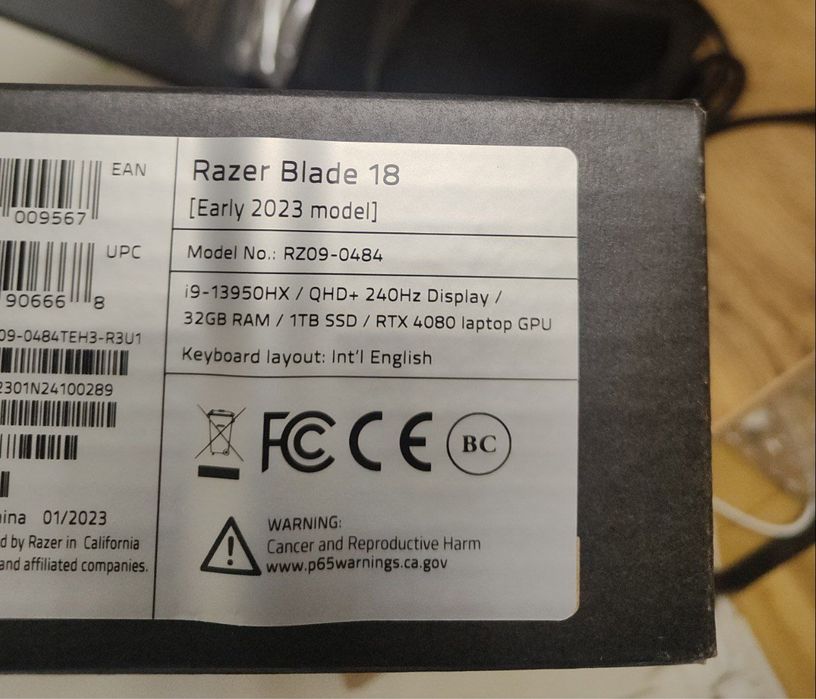 Razer 18  240hz i9-13950/4080/32/2Tb