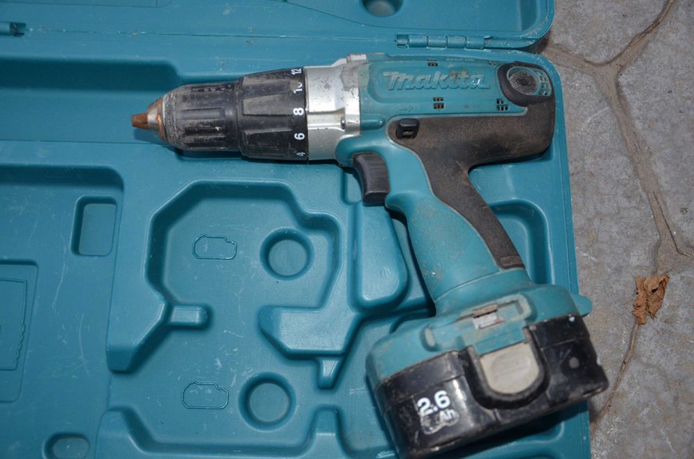 filetanta bormasina Makita 18v percutie