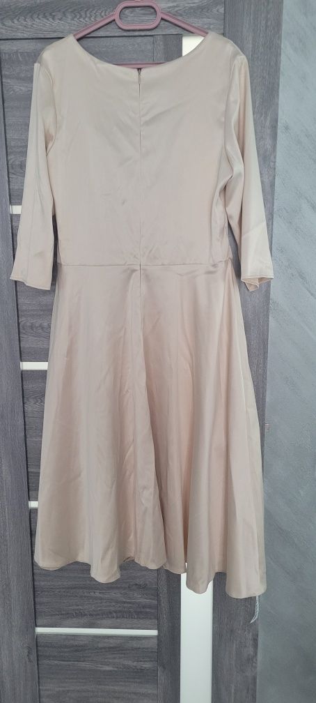 Rochie elegantă nude