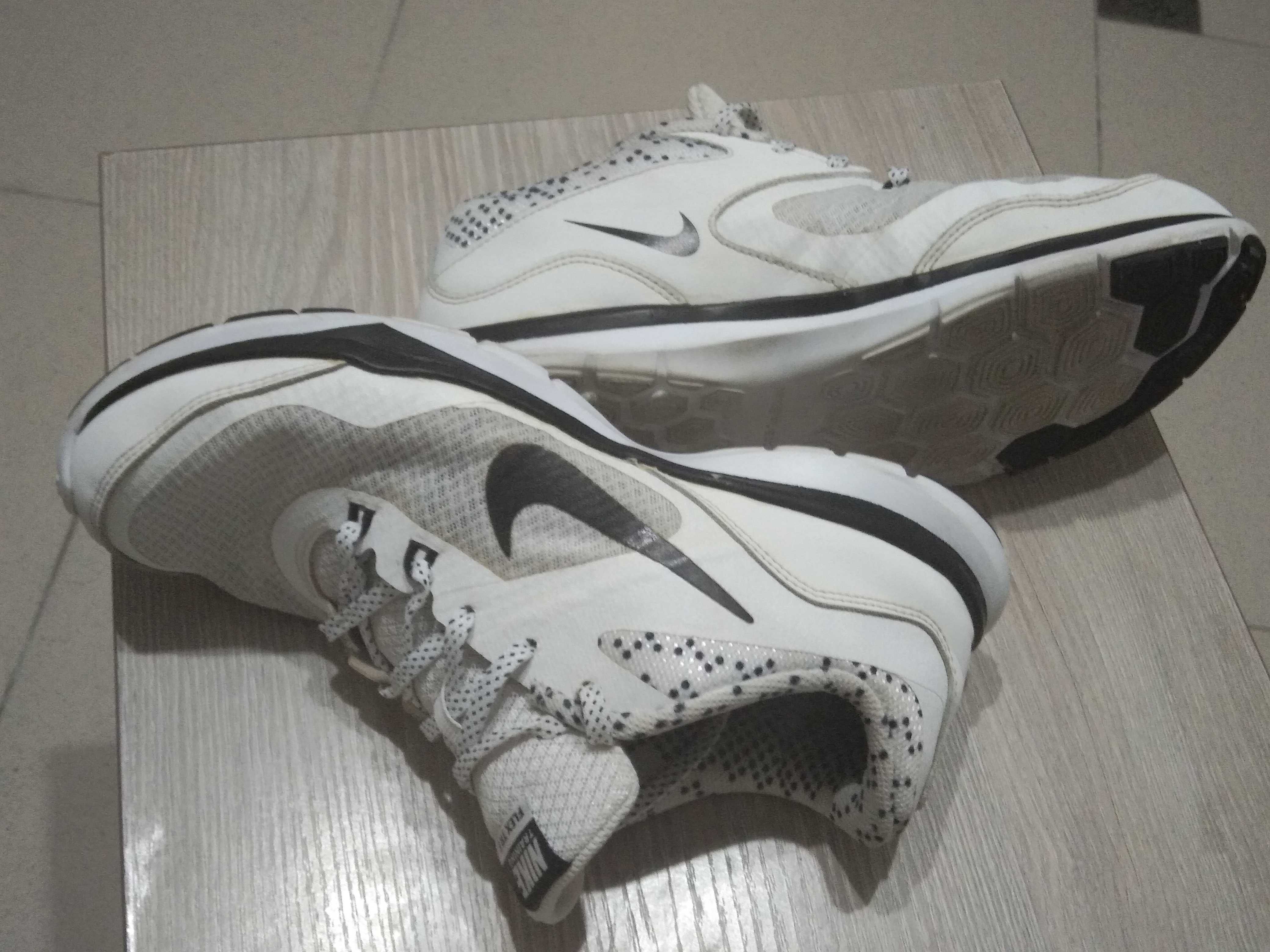 Женские кроссовки Nike Flex Trainer 5